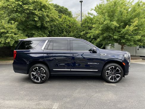 Used 2023 GMC Yukon Denali RWD image 10