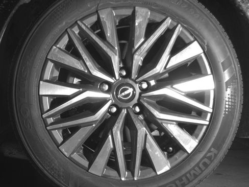 Used 2025 Nissan Altima 2.5 SV FWD image 12