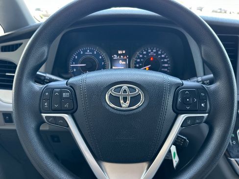 Certified 2018 Toyota Sienna LE FWD image 23