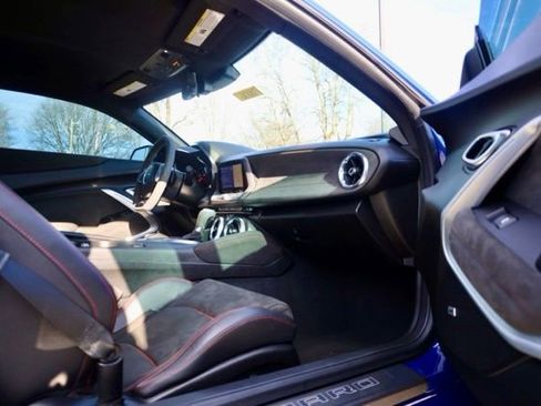 Used 2019 Chevrolet Camaro ZL1 image 35