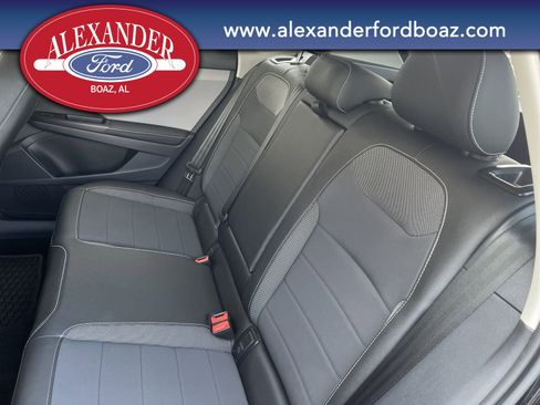 Used 2024 Volkswagen Taos SE image 12