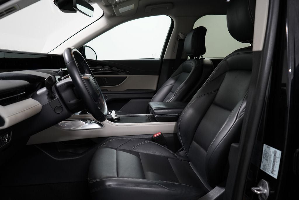 Used 2025 Lincoln Nautilus Premier AWD/4WD image 21