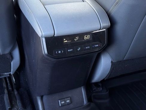 Used 2022 Toyota Highlander LE image 18