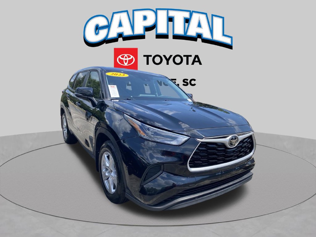 Used 2023 Toyota Highlander L FWD image 1