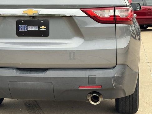 Used 2021 Chevrolet Traverse LS FWD image 7
