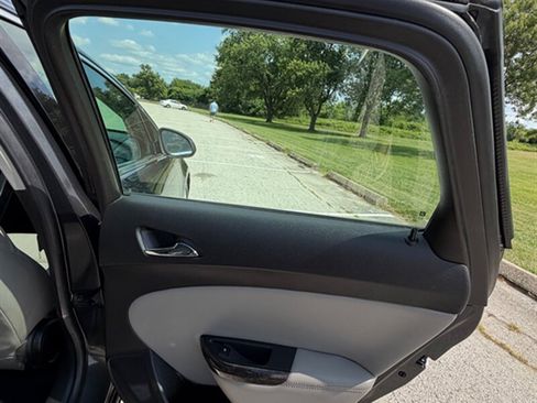 Used 2015 Buick Verano FWD image 23