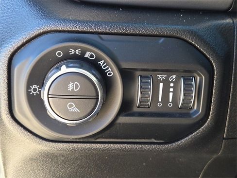 Used 2022 Jeep Gladiator Willys image 25