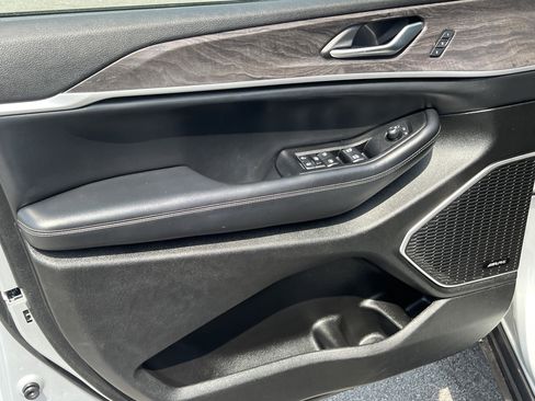 Used 2022 Jeep Grand Cherokee L Limited w/ Luxury Tech Group II image 14