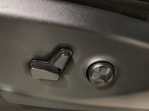 Used 2024 Chrysler Pacifica Touring-L image 24