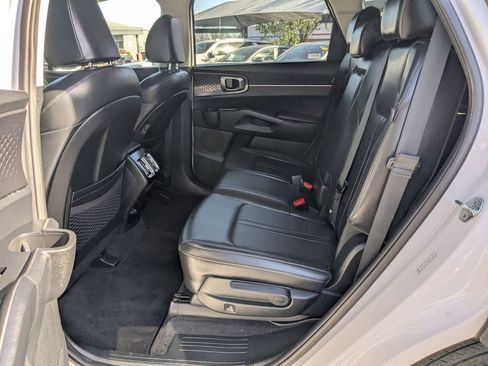 Used 2024 Kia Sorento S image 27