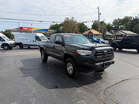 Used 2019 Toyota Tacoma SR AWD/4WD image 6