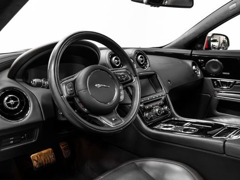 Used 2016 Jaguar XJ R image 8