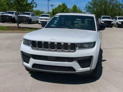 New 2026 Jeep Grand Cherokee Limited AWD/4WD image 3