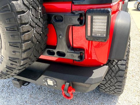 Used 2015 Jeep Wrangler Unlimited Sport w/ Quick Order Package 24S AWD/4WD image 26