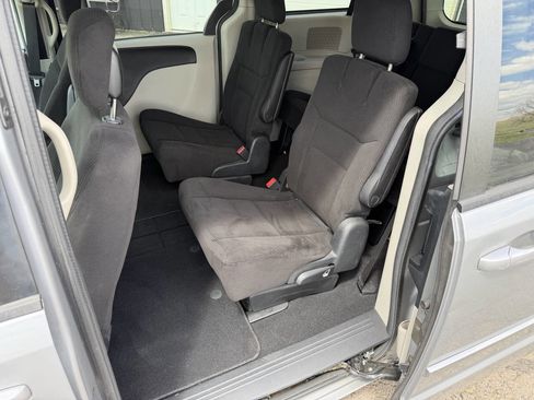 Used 2014 Dodge Grand Caravan SXT w/ UConnect Hands-Free Group FWD image 11