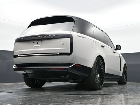 Used 2025 Land Rover Range Rover SV AWD/4WD image 36