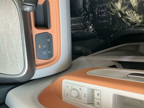 New 2025 Volkswagen ID. Buzz 1st Edition image 21