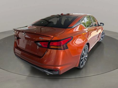 Used 2020 Nissan Altima 2.5 SR w/ Premium Package FWD image 5