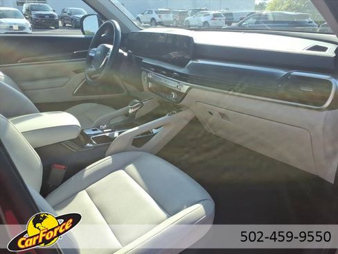 Used 2025 Kia Telluride S image 12