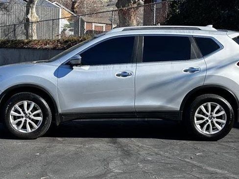 Used 2018 Nissan Rogue SV w/ Sun & Sound Touring Package AWD/4WD image 2