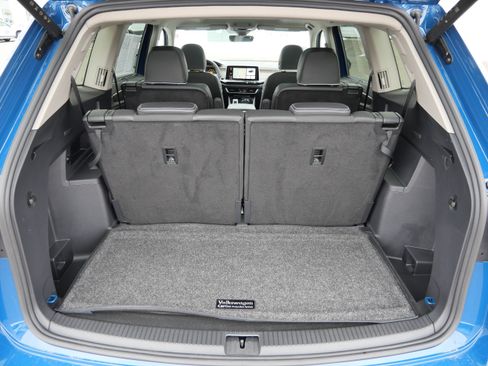 Certified 2025 Volkswagen Atlas SEL Premium R-Line image 18