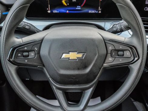 Used 2025 Chevrolet Trax LT FWD image 24