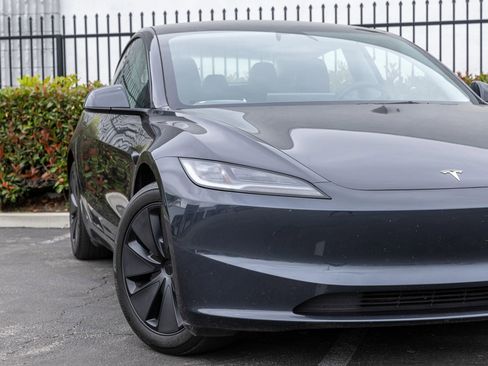 Used 2024 Tesla Model 3 Long Range image 9