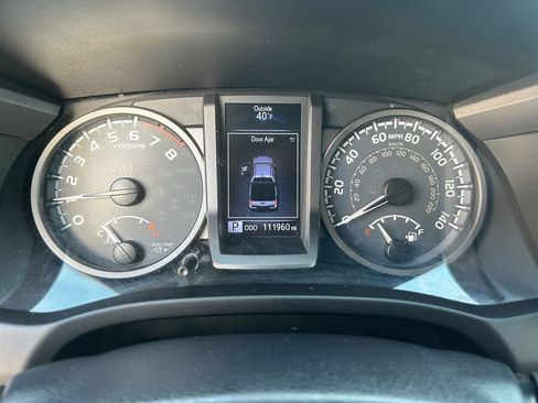 Used 2016 Toyota Tacoma TRD Sport image 16