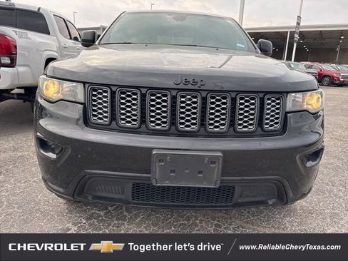 Used 2021 Jeep Grand Cherokee Laredo X image 2