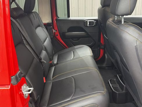 Used 2025 Jeep Wrangler Unlimited Sahara AWD/4WD image 36