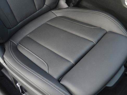 Used 2025 BMW 230i Coupe w/ M Sport Package image 32