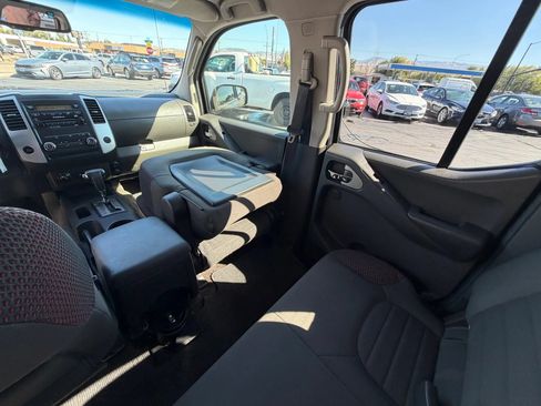 Used 2011 Nissan Frontier PRO-4X AWD/4WD image 28