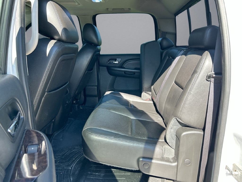 Used 2014 GMC Sierra 2500 Denali w/ Suspension Package, Off-Road AWD/4WD image 30