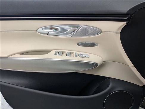 Used 2025 Genesis GV70 2.5T w/ Select Package image 6