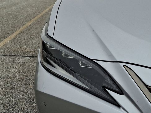 Used 2023 Lexus ES 300h F Sport image 28