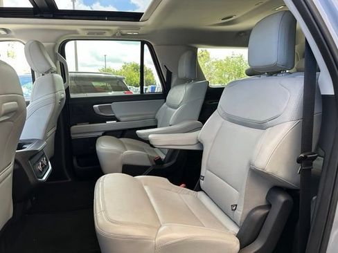 Used 2025 Ford Expedition Max Platinum w/ Driver's Package AWD/4WD image 16