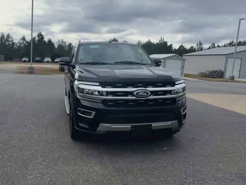 Used 2023 Ford Expedition Limited image 4