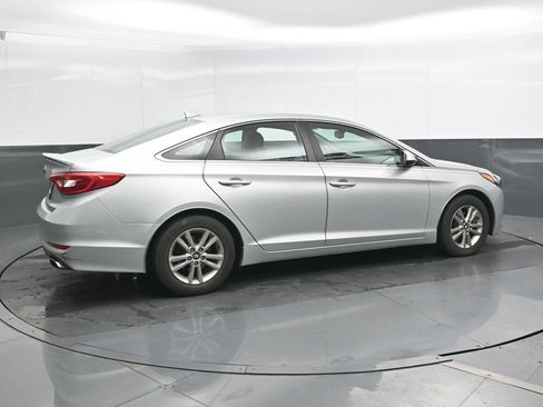Used 2017 Hyundai Sonata SE FWD image 2