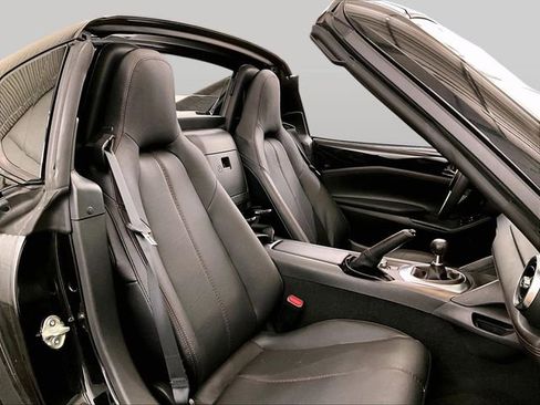 Used 2018 MAZDA MX-5 Miata RF Grand Touring RWD image 7