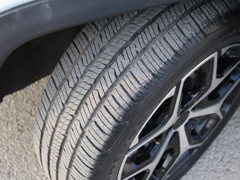 Used 2025 Jeep Compass Limited image 25