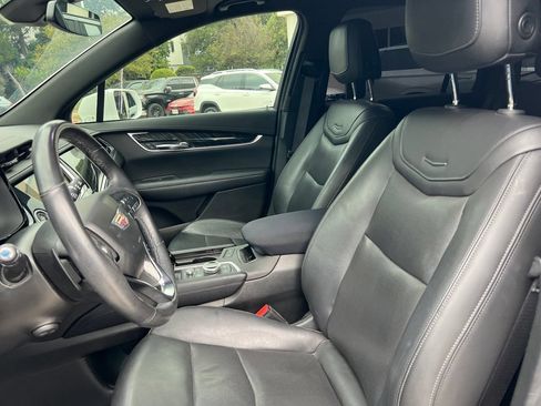 Used 2020 Cadillac XT6 Premium Luxury FWD image 9