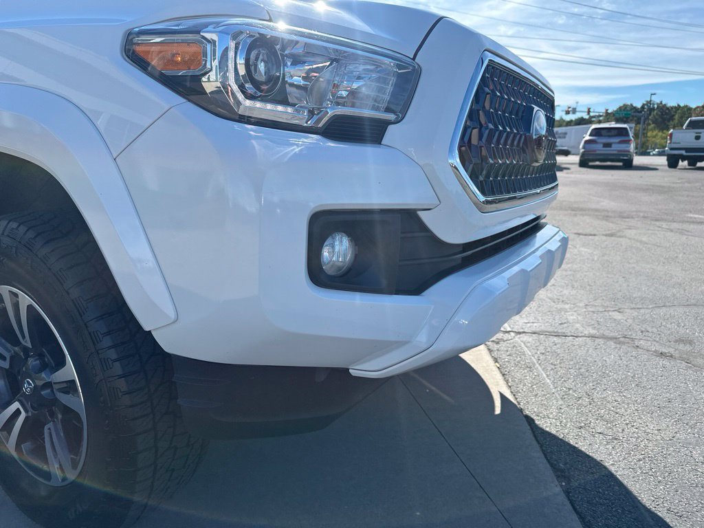 Used 2019 Toyota Tacoma TRD Sport AWD/4WD image 13