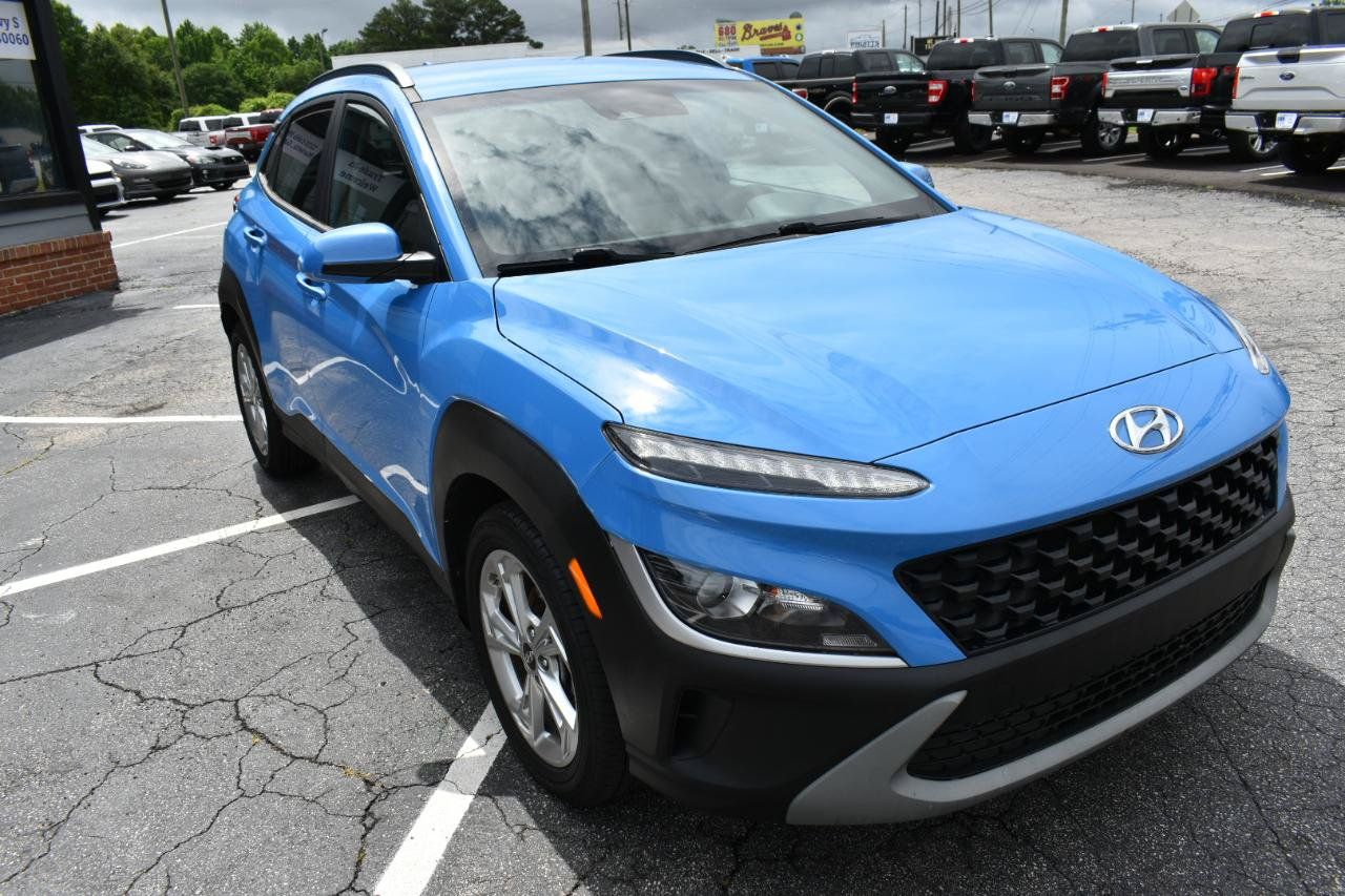 Used 2022 Hyundai Kona SEL w/ Cargo Package FWD image 4