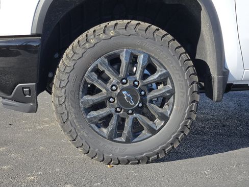 New 2026 Chevrolet Silverado 2500 LT w/ Trail Boss Package image 9