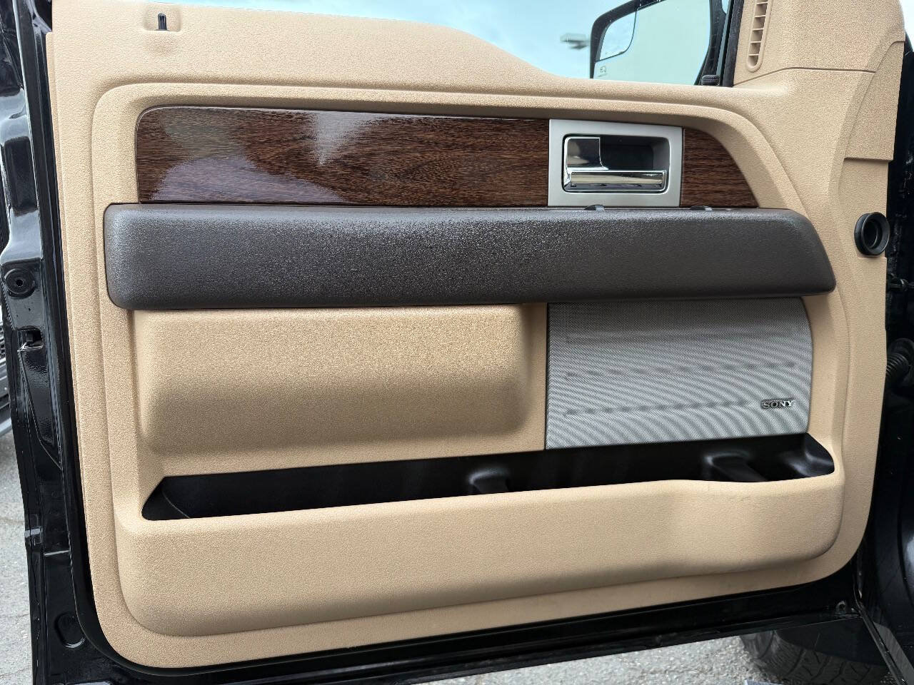 Used 2014 Ford F150 Lariat w/ Equipment Group 502A Luxury AWD/4WD image 11