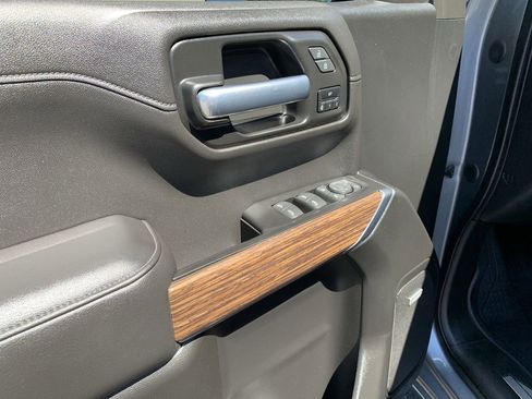 Used 2021 Chevrolet Silverado 1500 High Country w/ Technology Package image 17