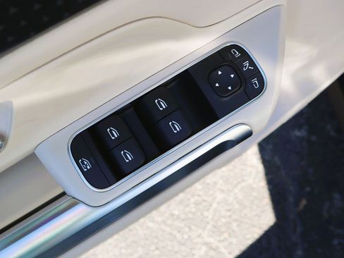 New 2026 Mercedes-Benz GLB 250 4MATIC image 18