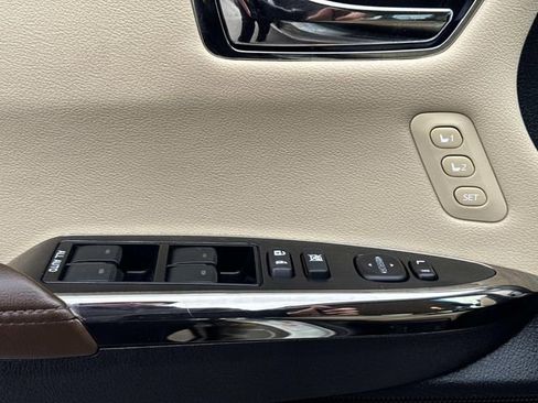 Used 2016 Toyota Avalon Limited w/ Toyota Safety Sense Package image 18