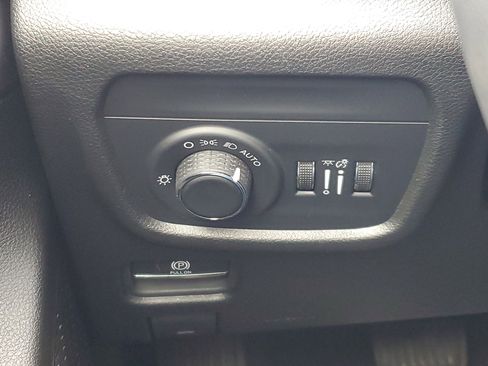 Used 2024 Jeep Grand Cherokee L Altitude image 12