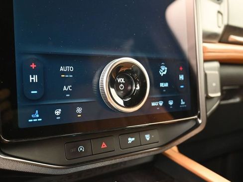 Used 2023 Ford Expedition Max Platinum image 18